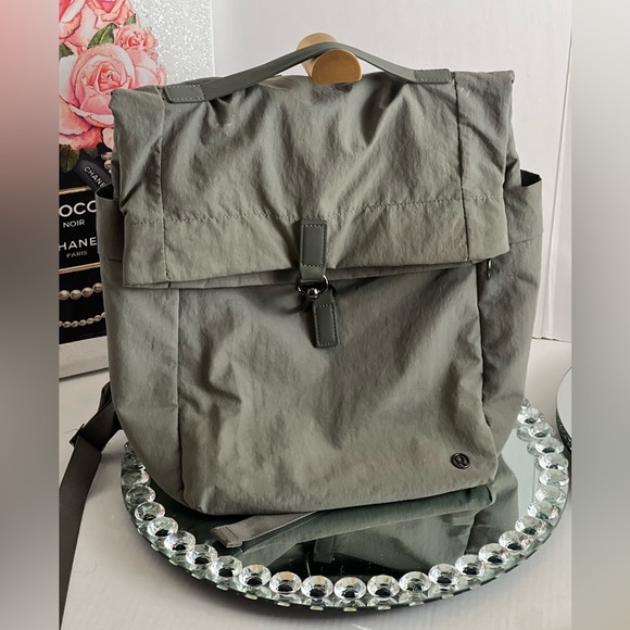 Lululemon Olive Cross Paths Rucksack *14L backpack - Picture 15 of 15